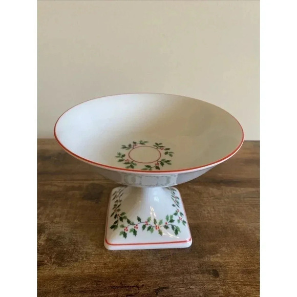 Hollyridge Compote Christmas Holiday Holly Red Berries Candy Nut Dish - Picture 5 of 7